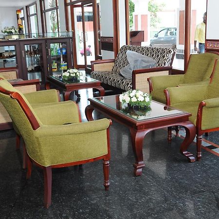 Kaduturutti Vijayapark Hotel المظهر الخارجي الصورة